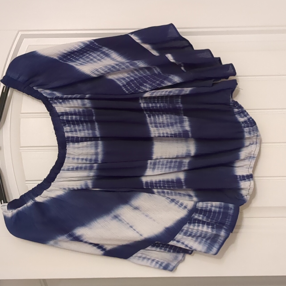 Ladies Tie-dye Rustic Rack size L top. Elastic and stretchy. Big,flowy sleeves.